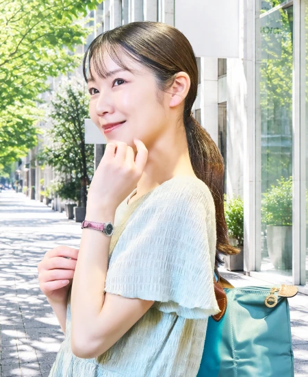バイオレットの革ベルト、冬のスタイリング